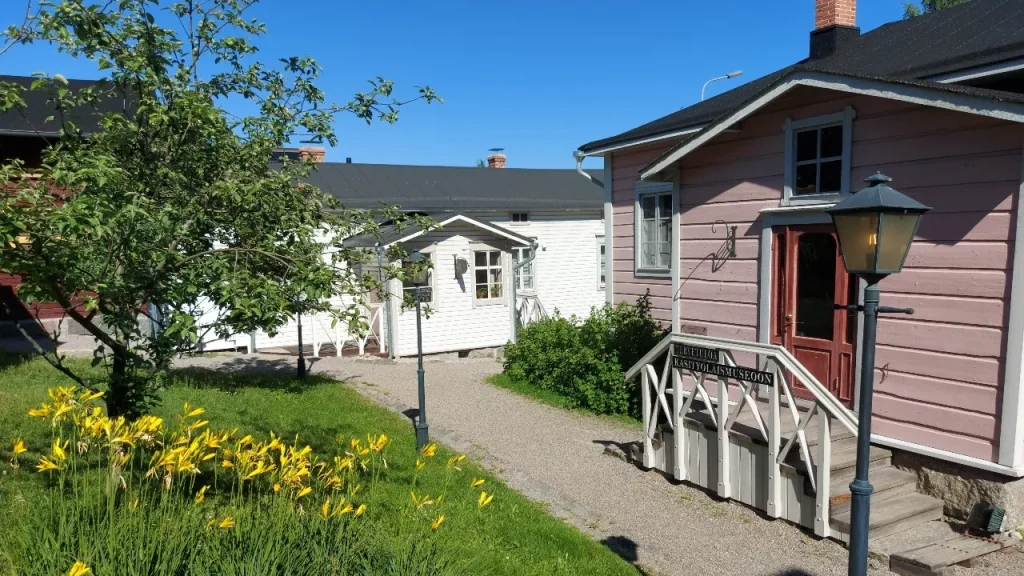 Käsityöläismuseo – Toivolan vanha piha